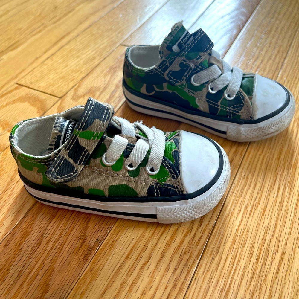 Baby boy converse camo